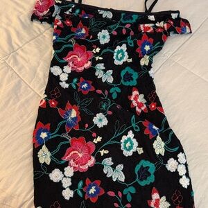 🎉SALE🎉Guess Vibrant Floral Off-Shoulder Mini Dress
